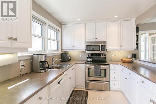 68 Eugenia St, Barrie, ON - Indoor Photo Showing Kitchen With Double Sink