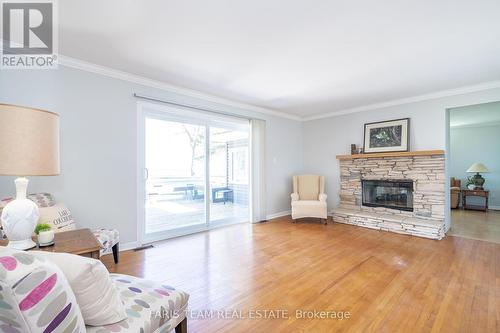 2221 Thomson Cres, Severn, ON - Indoor Photo Showing Living Room With Fireplace