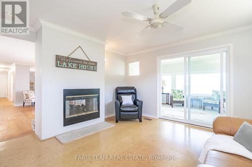2221 Thomson Cres, Severn, ON - Indoor Photo Showing Living Room With Fireplace