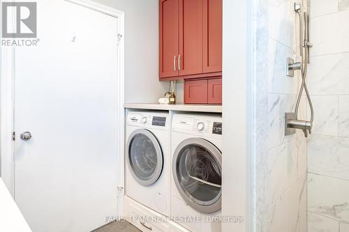 2221 Thomson Cres, Severn, ON - Indoor Photo Showing Laundry Room