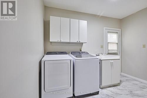 2100 Schoolmaster Circle, Oakville, ON - Indoor Photo Showing Laundry Room