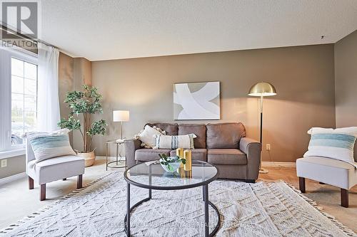 2100 Schoolmaster Circle, Oakville, ON - Indoor Photo Showing Living Room