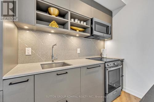 #705 -135 East Liberty St, Toronto, ON - Indoor Photo Showing Kitchen With Upgraded Kitchen