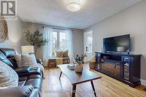219 Mitchell Ave, Oshawa, ON - Indoor Photo Showing Living Room
