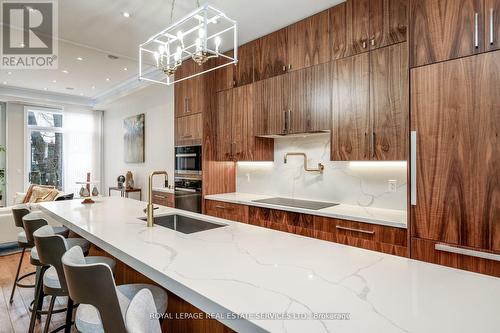 559 Millwood Rd, Toronto, ON - Indoor Photo Showing Kitchen With Upgraded Kitchen