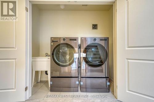 11 Yacht Dr, Clarington, ON - Indoor Photo Showing Laundry Room
