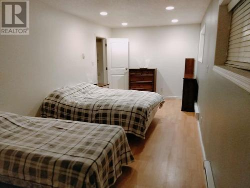 4904 Pleasant Valley Road, Vernon, BC - Indoor Photo Showing Bedroom