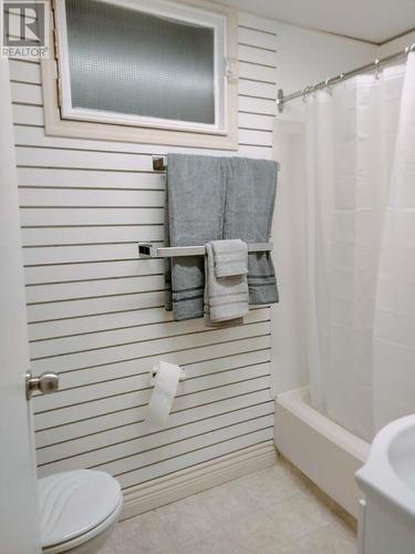 4904 Pleasant Valley Road, Vernon, BC - Indoor Photo Showing Bathroom