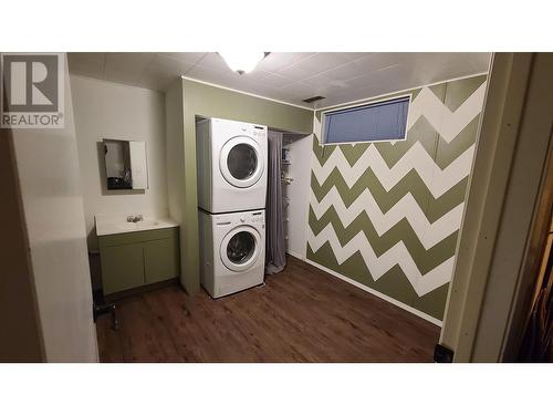 365 Pineview Road, Penticton, BC - Indoor Photo Showing Laundry Room