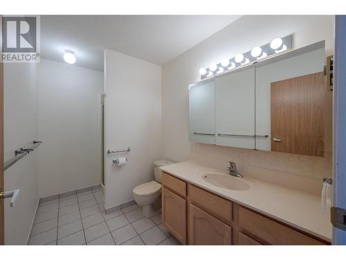 195 Warren Avenue Unit# 408, Penticton, BC - Indoor Photo Showing Bathroom