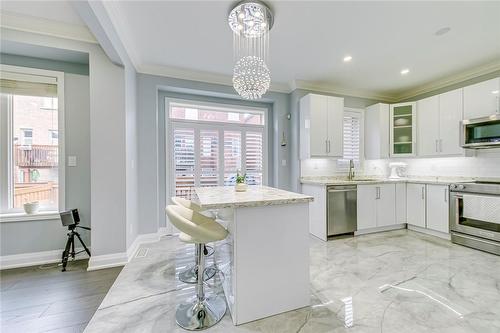 4701 Irena Avenue, Burlington, ON - Indoor Photo Showing Kitchen With Upgraded Kitchen