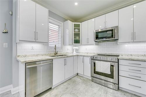 4701 Irena Avenue, Burlington, ON - Indoor Photo Showing Kitchen With Upgraded Kitchen