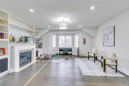 4701 Irena Avenue, Burlington, ON - Indoor Photo Showing Living Room With Fireplace