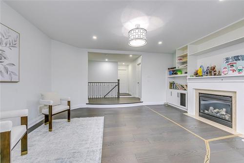 4701 Irena Avenue, Burlington, ON - Indoor Photo Showing Living Room With Fireplace