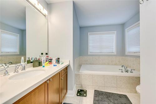 4701 Irena Avenue, Burlington, ON - Indoor Photo Showing Bathroom