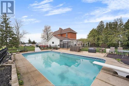 984 Road 6 East, Kingsville, ON - Outdoor With In Ground Pool With Backyard