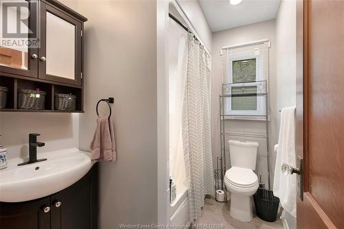 984 Road 6 East, Kingsville, ON - Indoor Photo Showing Bathroom