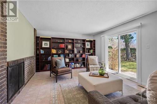 62 Glendenning Drive, Ottawa, ON - Indoor Photo Showing Living Room