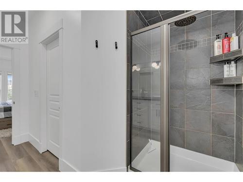 1648 Sunrise Road, Kelowna, BC - Indoor Photo Showing Bathroom