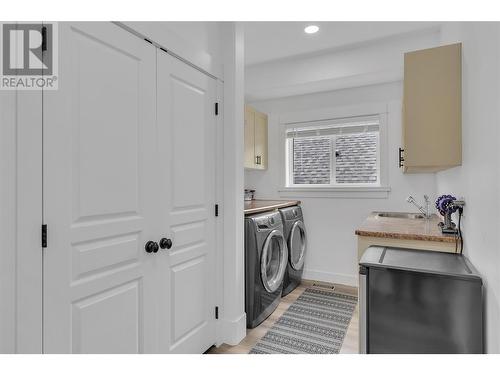 1648 Sunrise Road, Kelowna, BC - Indoor Photo Showing Laundry Room