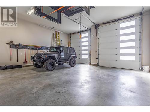 1648 Fawn Run Drive, Kelowna, BC - Indoor Photo Showing Garage