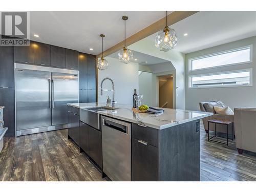 1648 Fawn Run Drive, Kelowna, BC - Indoor Photo Showing Kitchen With Upgraded Kitchen