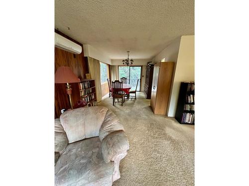 2302 Sixth Avenue, Trail, BC - Indoor Photo Showing Living Room