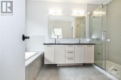 314 Longworth Avenue, Ottawa, ON - Indoor Photo Showing Bathroom