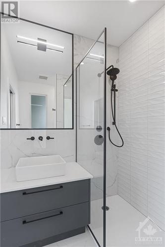 284 Dovercourt Avenue, Ottawa, ON - Indoor Photo Showing Bathroom