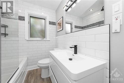 559 Highcroft Avenue, Ottawa, ON - Indoor Photo Showing Bathroom