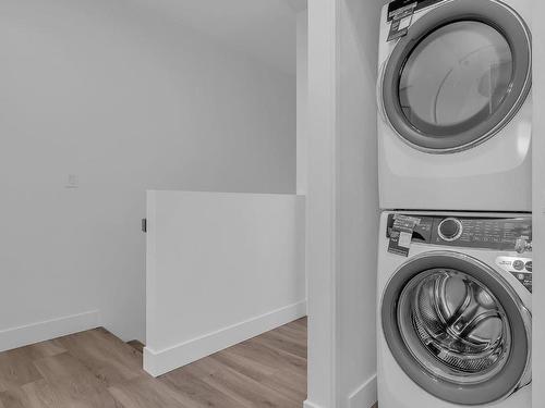 103C-3642 Mission Springs Drive, Kelowna, BC - Indoor Photo Showing Laundry Room