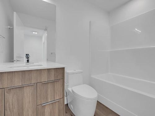 102C-3642 Mission Springs Drive, Kelowna, BC - Indoor Photo Showing Bathroom