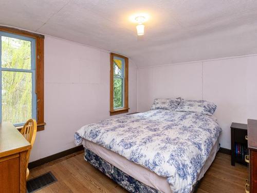 841 Foothill Road, Salmon Arm, BC - Indoor Photo Showing Bedroom