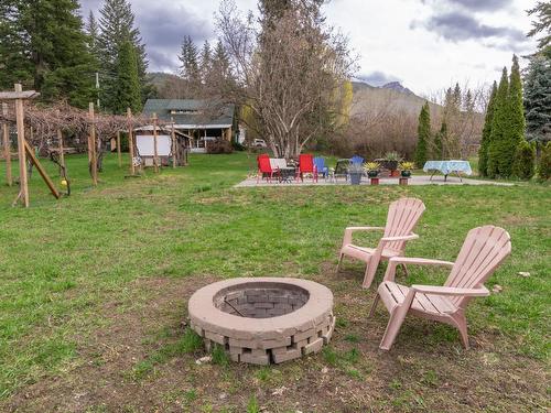 841 Foothill Road, Salmon Arm, BC - Outdoor With Backyard