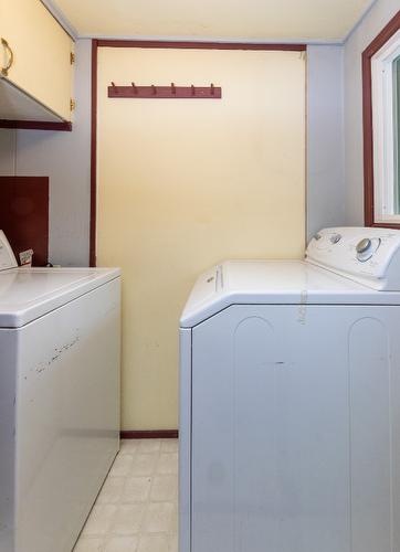 841 Foothill Road, Salmon Arm, BC - Indoor Photo Showing Laundry Room