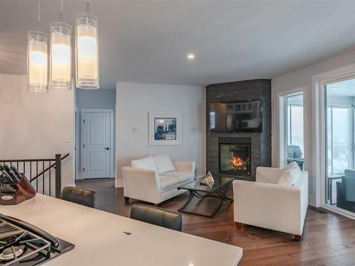 189-4400 Mclean Creek Road, Okanagan Falls, BC - Indoor Photo Showing Living Room With Fireplace