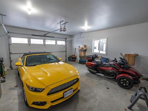 189-4400 Mclean Creek Road, Okanagan Falls, BC - Indoor Photo Showing Garage