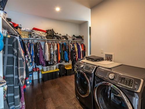 189-4400 Mclean Creek Road, Okanagan Falls, BC - Indoor Photo Showing Laundry Room