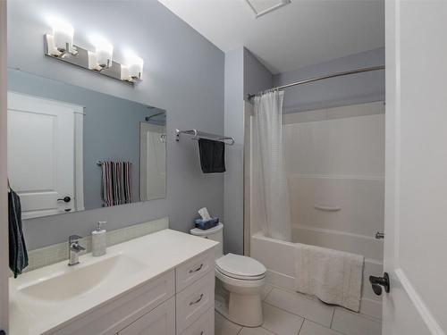 189-4400 Mclean Creek Road, Okanagan Falls, BC - Indoor Photo Showing Bathroom