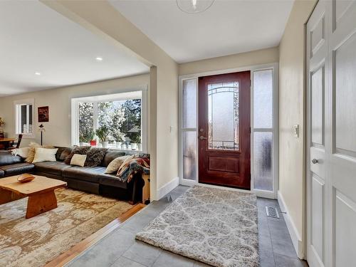 1618 Blackwood Drive, West Kelowna, BC - Indoor Photo Showing Living Room