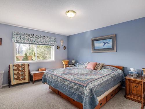 6-11290 Bond Road, Lake Country, BC - Indoor Photo Showing Bedroom