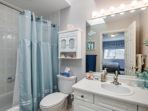 6-11290 Bond Road, Lake Country, BC - Indoor Photo Showing Bathroom