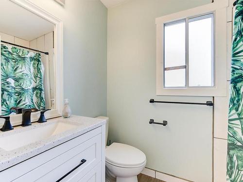 467 33 Highway, Kelowna, BC - Indoor Photo Showing Bathroom