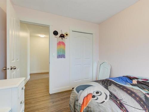 467 33 Highway, Kelowna, BC - Indoor Photo Showing Bedroom