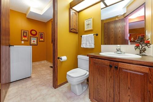 5114 Wilder Loop Road, Fairmont Hot Springs, BC - Indoor Photo Showing Bathroom