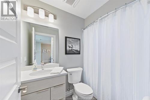 728 Brownstone Unit# 303, Lakeshore, ON - Indoor Photo Showing Bathroom