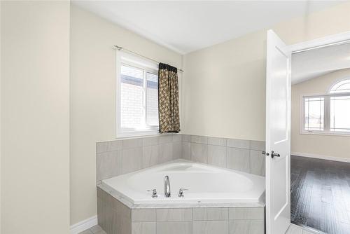 11 Chardonnay Street, Hamilton, ON - Indoor Photo Showing Bathroom