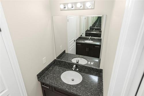 11 Chardonnay Street, Hamilton, ON - Indoor Photo Showing Bathroom