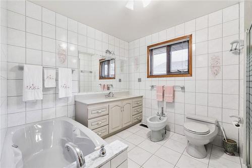 125 Laurier Avenue, Hamilton, ON - Indoor Photo Showing Bathroom