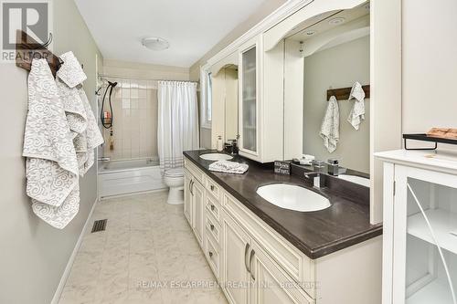 25 Hammond Rd, Brant, ON - Indoor Photo Showing Bathroom
